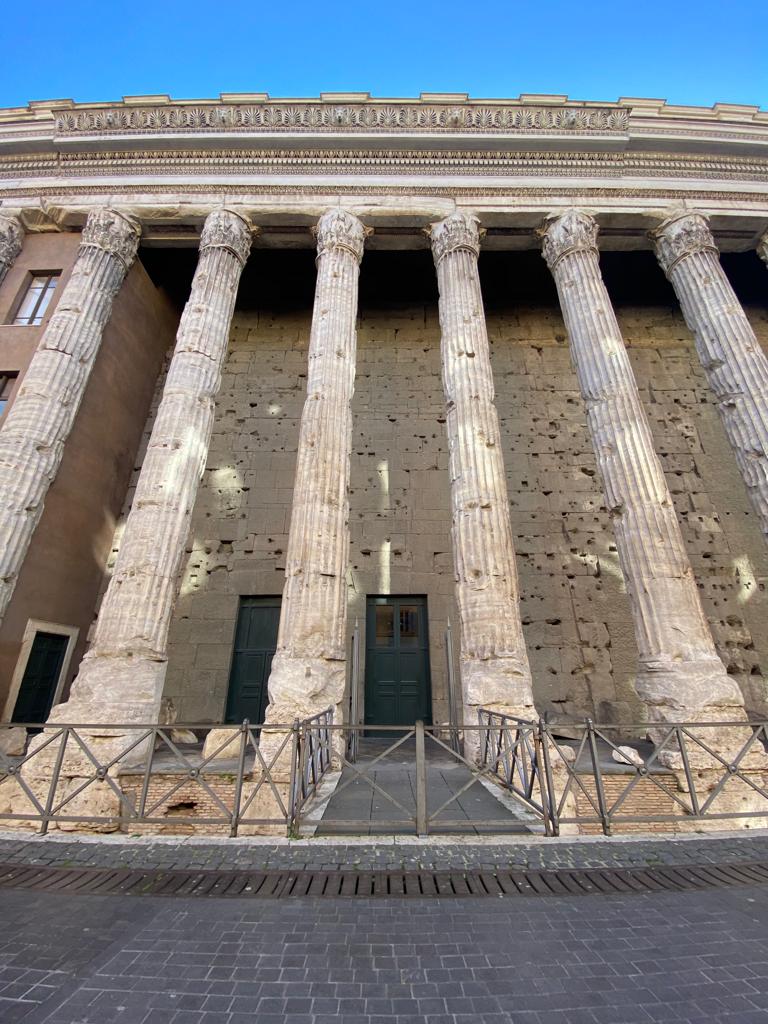 tempio di vibia sabina e adriano
