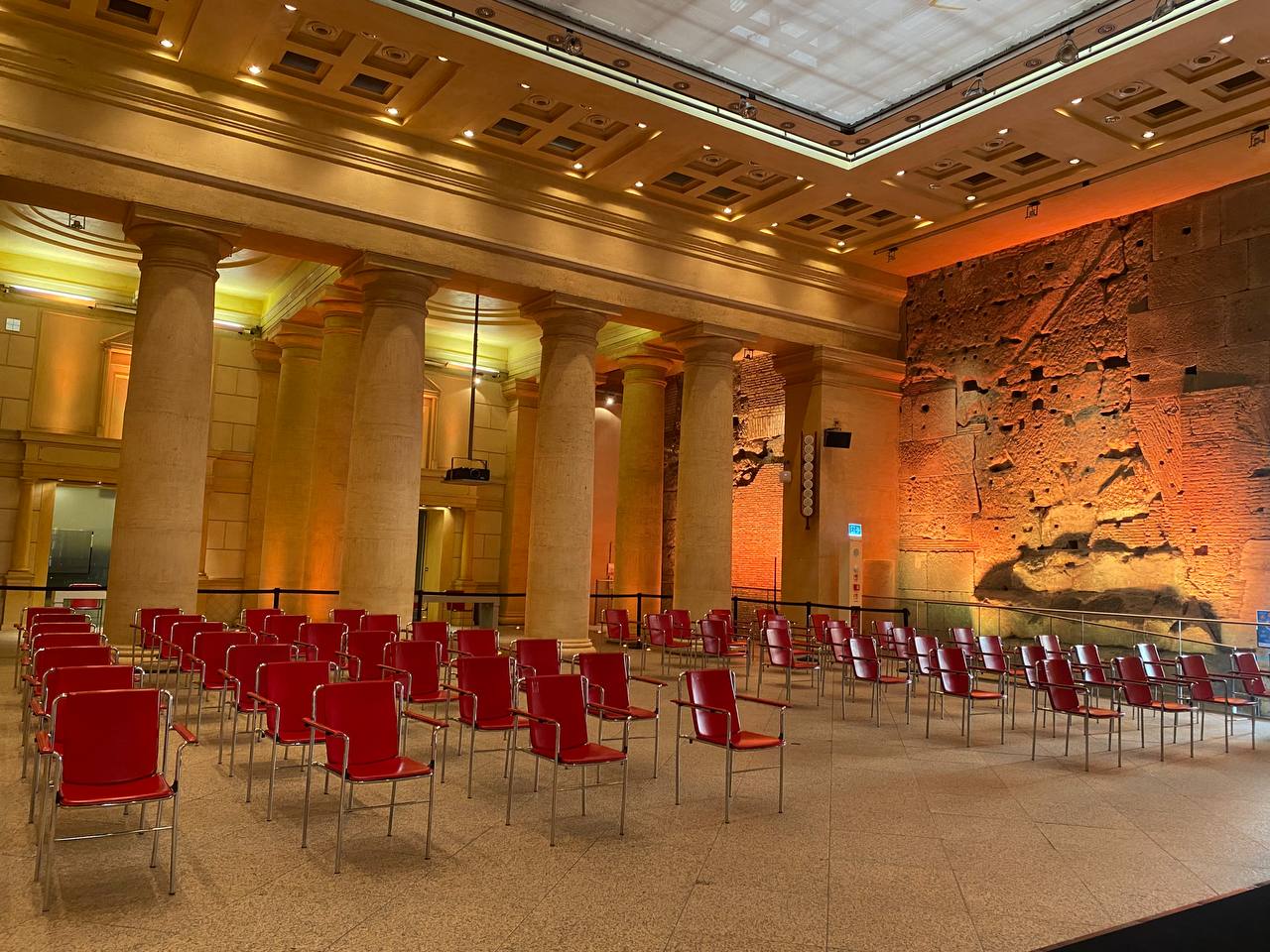 Sala interna Tempio di Adriano